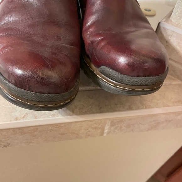 Beautiful boots that are lined and very comfortable. - Picture 4 of 7